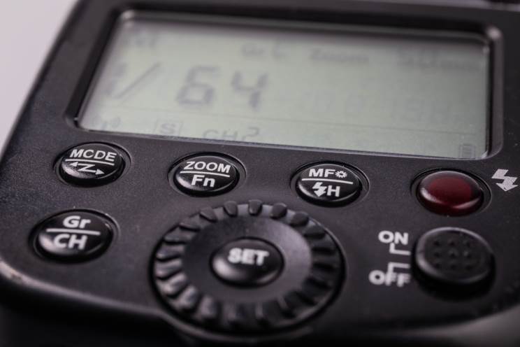 איך לבחור פלאש חיצוני - מדריך מהיר