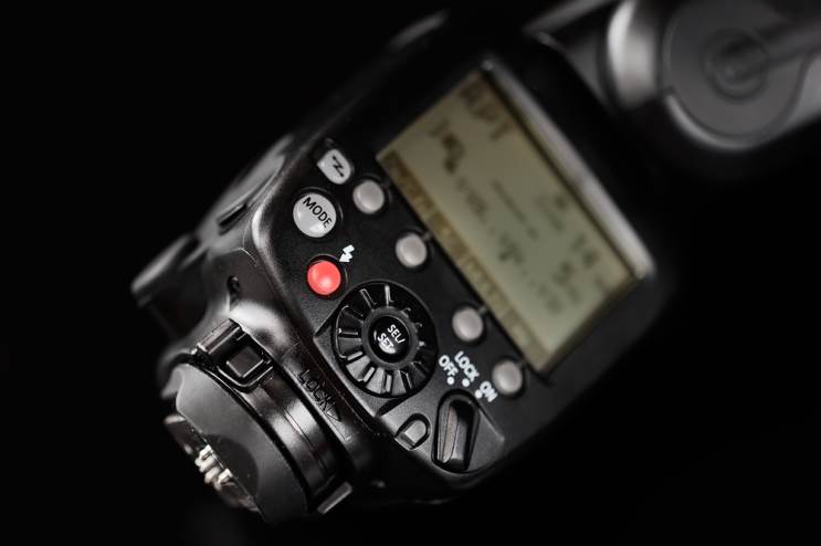 איך לבחור פלאש חיצוני - מדריך מהיר