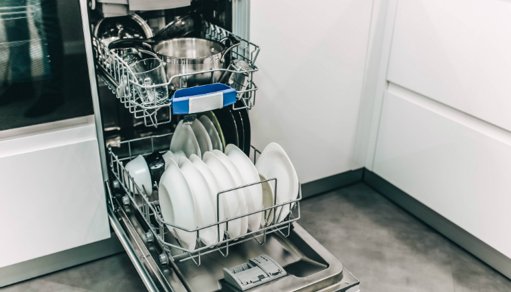 איך לחסוך בהוצאות החשמל