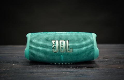 JBL Charge 5: עמיד, חזק ונשמע מצוין