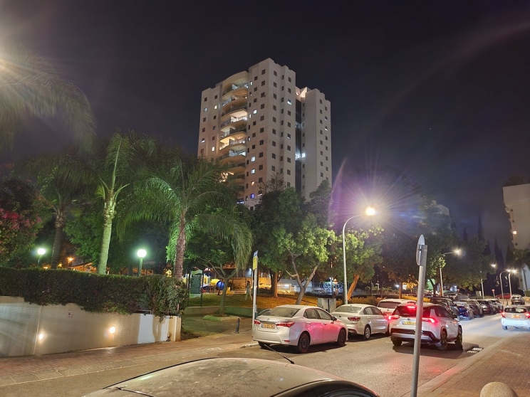 Samsung Galaxy Z Flip 4: ממשיך לגרור מבטים Samsung Galaxy Z Flip 4: ממשיך לגרור מבטים