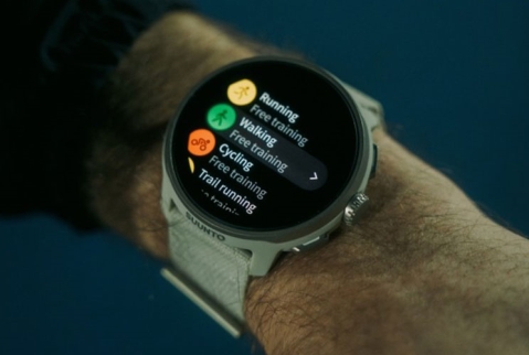 דוגית ו-Suunto משיקות בישראל שעון ריצה עם מסך AMOLED