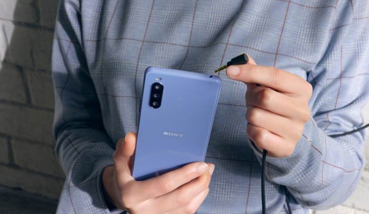 סוני מציגה את מכשיר הביניים Xperia 10 III