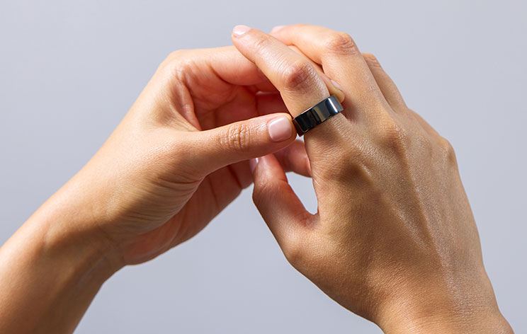 באג משיקה בישראל את הטבעת החכמה Ultrahuman Ring Air