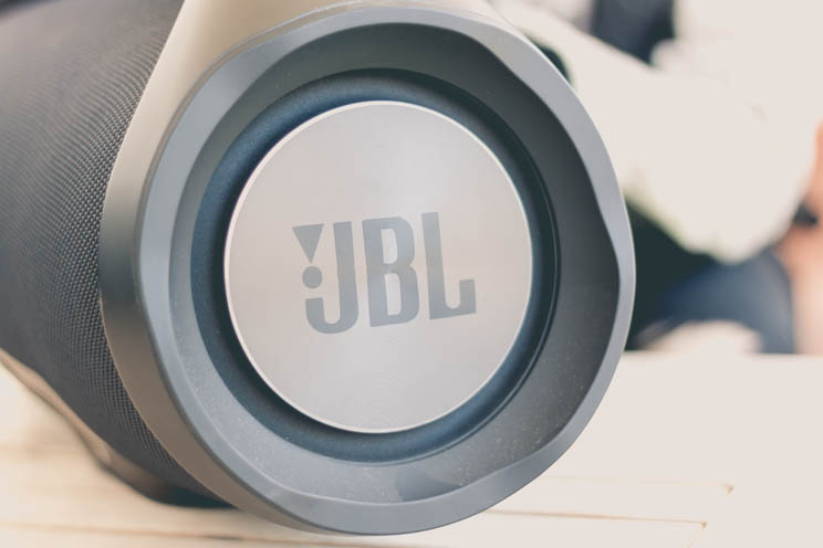 JBL Boombox: בום על קולי