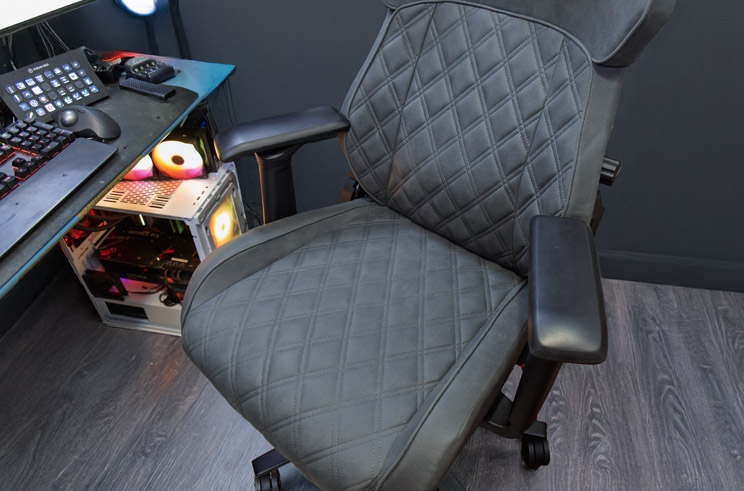 Corsair TC500 LUX: כסא יוקרתי עם בעיה בולטת Corsair TC500 LUX: כסא יוקרתי עם בעיה בולטת