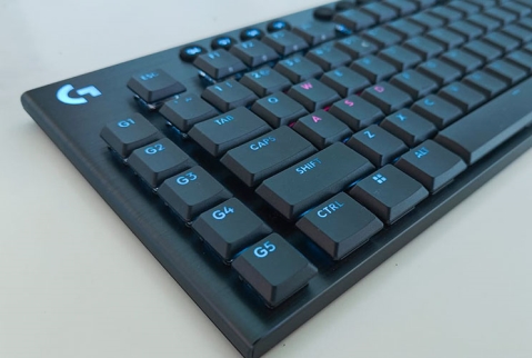 Logitech G915 X Lightspeed: חבילת גיימינג מלאה – ויקרה