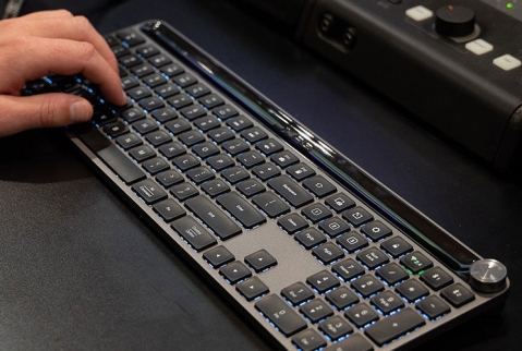 JLab Epic Wireless Keyboard: מקלדת מעולה, תוכנה בינונית