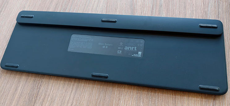 Logitech Signature Slim Solar+ K980: לא רואה מטען