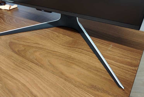 TCL 27R83U: המסך שסינוור אותנו