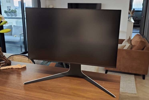 TCL 27R83U: המסך שסינוור אותנו