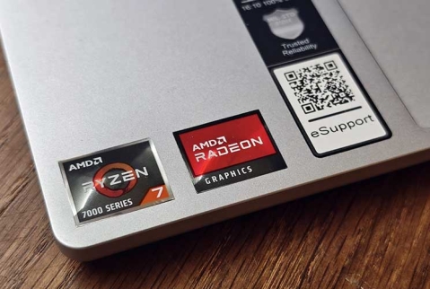 Lenovo IdeaPad Slim 5 13ARP10: הפתעה בתקציב נמוך Lenovo IdeaPad Slim 5 13ARP10: הפתעה בתקציב נמוך
