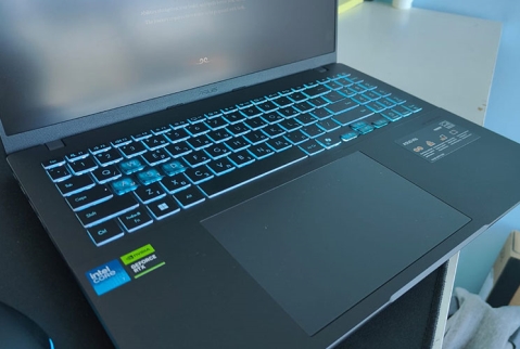 ASUS V16: לצעדים ראשונים במקצוע