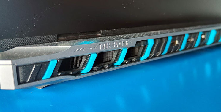 MSI Titan 18 HX AI: מפלצת גיימינג שזוללת אנרגיה MSI Titan 18 HX AI: מפלצת גיימינג שזוללת אנרגיה