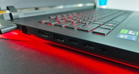 Asus ROG Strix SCAR 18: כשאין גבול לתקציב