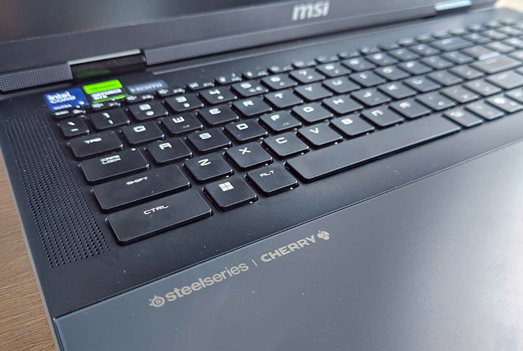 MSI Titan 18 HX AI: מפלצת גיימינג שזוללת אנרגיה MSI Titan 18 HX AI: מפלצת גיימינג שזוללת אנרגיה