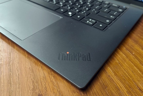 טוב אבל לא בולט בנוף:Lenovo ThinkPad X9-15 Aura Edition