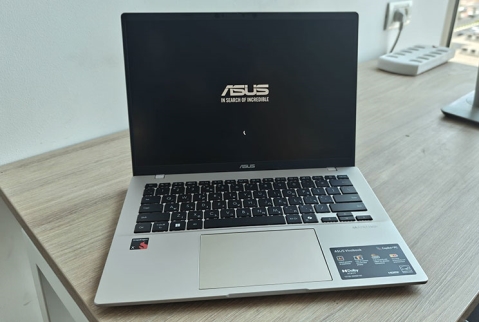 Asus Vivobook 14 X1407QA: מחשב לימודים בלי יומרות Asus Vivobook 14 X1407QA: מחשב לימודים בלי יומרות