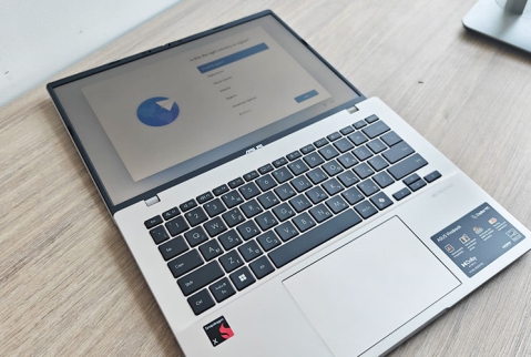 Asus Vivobook 14 X1407QA: מחשב לימודים בלי יומרות Asus Vivobook 14 X1407QA: מחשב לימודים בלי יומרות