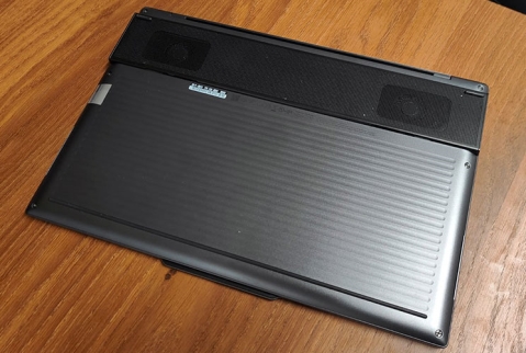 טוב אבל לא בולט בנוף:Lenovo ThinkPad X9-15 Aura Edition