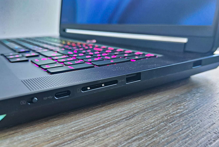 Lenovo Legion 9-18IAX10: לגיימרים עם כיסים עמוקים