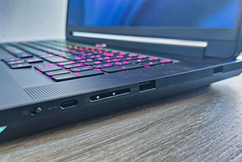 Lenovo Legion 9-18IAX10: לגיימרים עם כיסים עמוקים