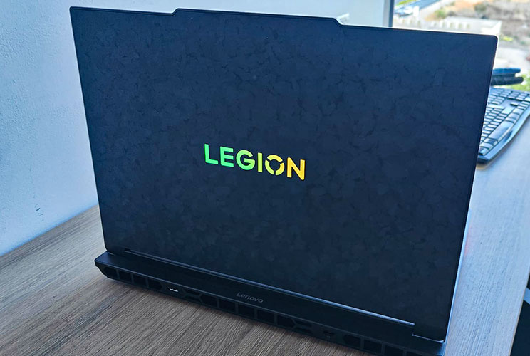 Lenovo Legion 9-18IAX10: לגיימרים עם כיסים עמוקים