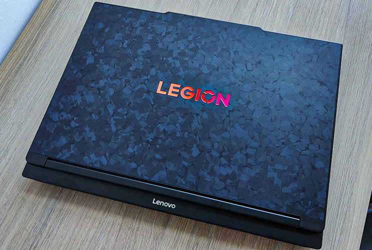 Lenovo Legion 9-18IAX10: לגיימרים עם כיסים עמוקים