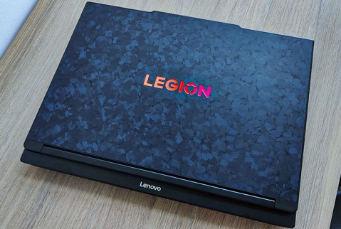 Lenovo Legion 9-18IAX10: לגיימרים עם כיסים עמוקים