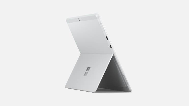 מיקרוסופט חושפת ניידים חדשים בסדרת Microsoft Surface