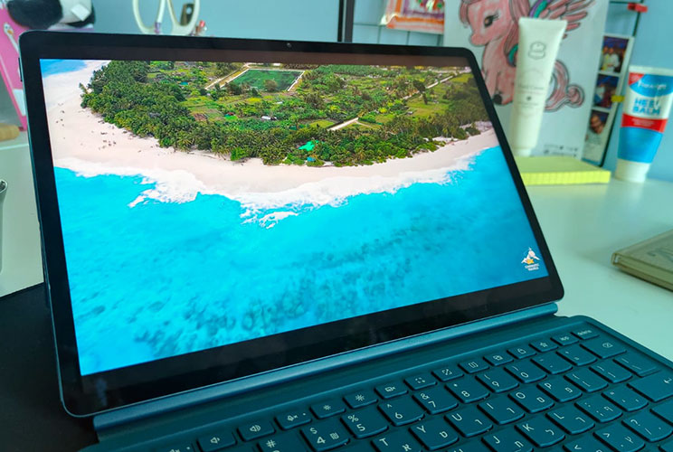 Lenovo Yoga Tab Plus TB520FU: יעיל כמו לפטופ, נוח כמו טאבלט