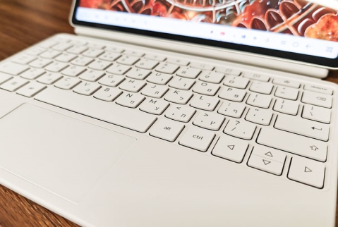 Lenovo Yoga Tab TB710FU: הרבה יותר מטאבלט Lenovo Yoga Tab TB710FU: הרבה יותר מטאבלט