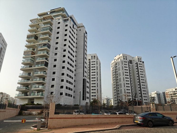 OnePlus 13R: מכשיר דגל במחיר נגיש