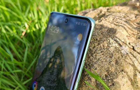 POCO M8 5G: תחפושת של מכשיר דגל POCO M8 5G: תחפושת של מכשיר דגל