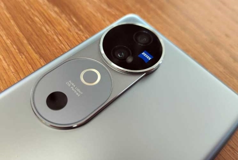 VIVO V40 5G: מבקש צ'אנס