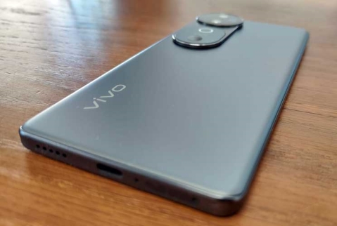 VIVO V40 5G: מבקש צ'אנס