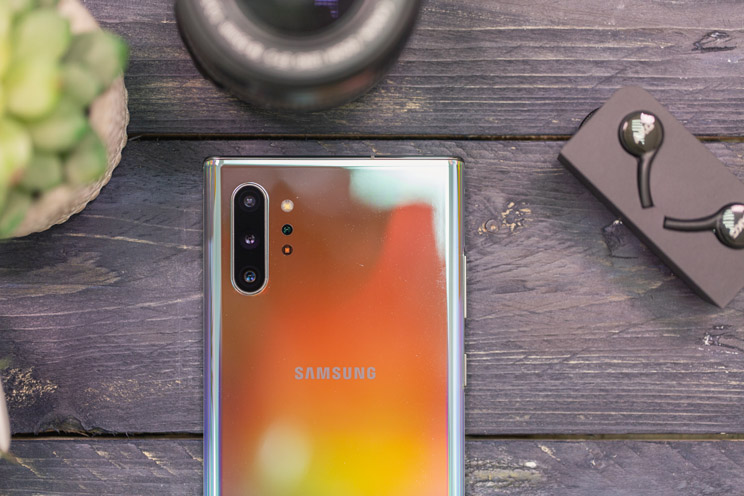 iPhone 11 Pro Max מול Galaxy Note 10 Plus
