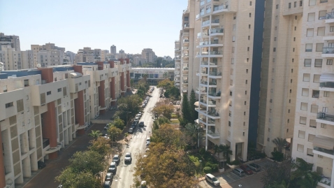 OPPO Reno15 F 5G: עמידות מרשימה, קושי בביצועים