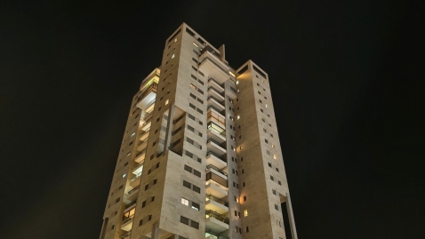 OPPO Reno15 F 5G: עמידות מרשימה, קושי בביצועים