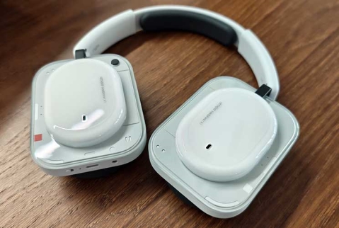 Nothing Headphone (a): חבילה משכנעת Nothing Headphone (a): חבילה משכנעת