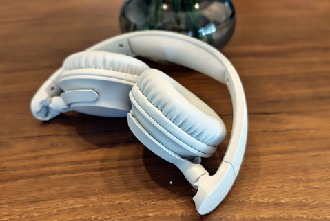 Philips TAH4500: קטנות וקלות עם בידוד בינוני Philips TAH4500: קטנות וקלות עם בידוד בינוני