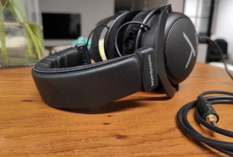 Beyerdynamic TYGR 300 R: לא אוזניות הגיימינג הטיפוסיות