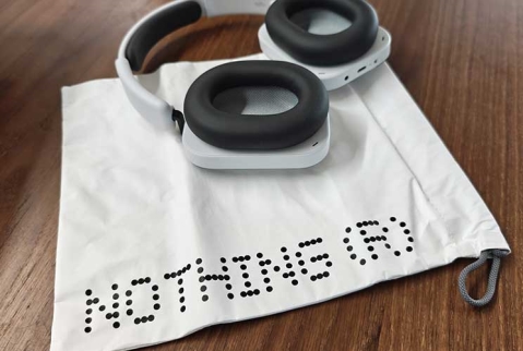 Nothing Headphone (a): חבילה משכנעת Nothing Headphone (a): חבילה משכנעת