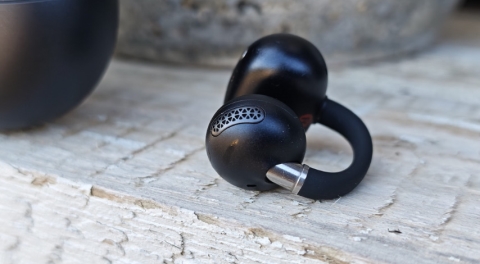 EarFun Clip 2: באס משופר וטעינה אלחוטית EarFun Clip 2: באס משופר וטעינה אלחוטית