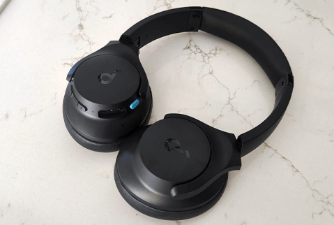 Anker Soundcore Q11i: איטום פסיבי ומבנה מתקפל