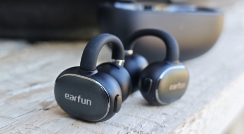 EarFun Clip 2: באס משופר וטעינה אלחוטית EarFun Clip 2: באס משופר וטעינה אלחוטית