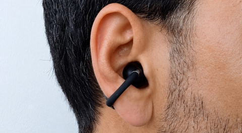EarFun Clip 2: באס משופר וטעינה אלחוטית EarFun Clip 2: באס משופר וטעינה אלחוטית
