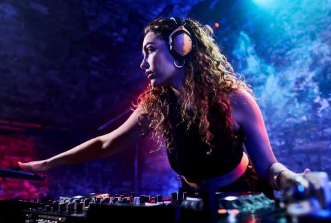 Crossfade 3: דור חדש לאוזניות הדגל לדיג'יי 