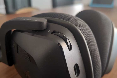 Corsair VOID WIRELESS v2: סאונד מרחבי בלי להתאמץ Corsair VOID WIRELESS v2: סאונד מרחבי בלי להתאמץ