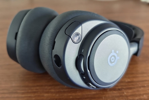 SteelSeries Arctis Nova Pro Omni: מהמלוטשות ביותר SteelSeries Arctis Nova Pro Omni: מהמלוטשות ביותר